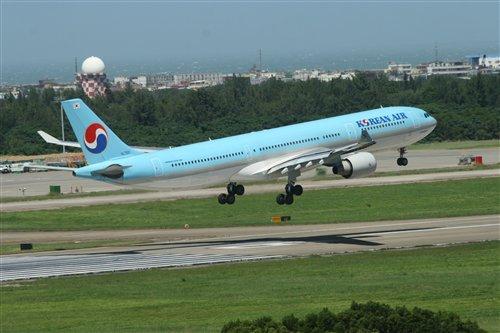 blue-green-and-an-a330-300-korean-air_JPG_500x400.jpg